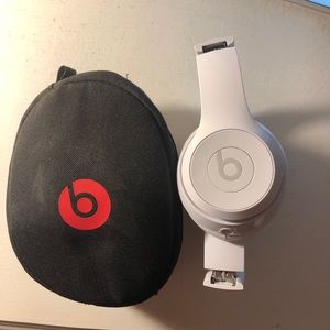🌟🌟SOLD🌟🌟 White beats solo 3